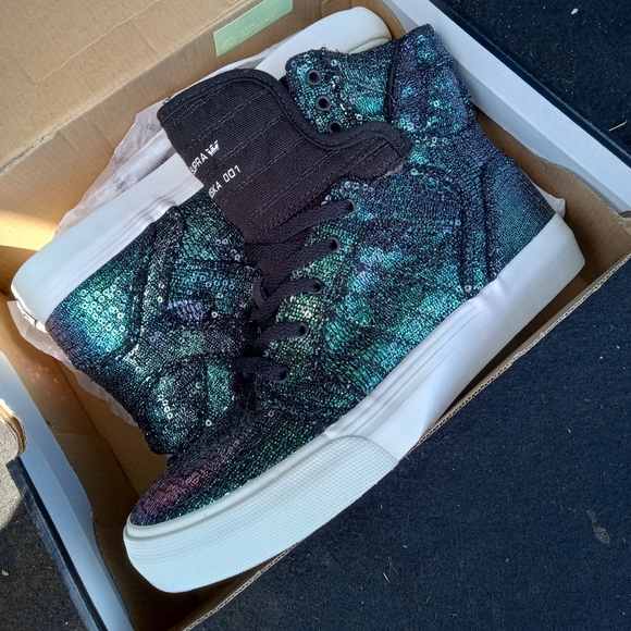 Shoes - Picture 2 of 2